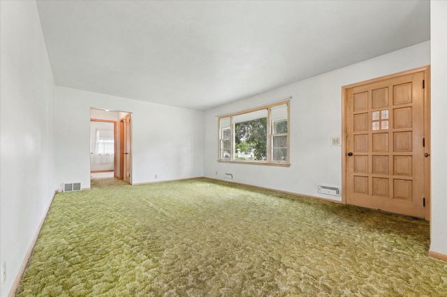 6400 Perry Avenue N, Brooklyn Center, MN 55429