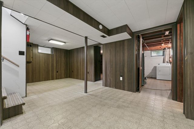 6400 Perry Avenue N, Brooklyn Center, MN 55429