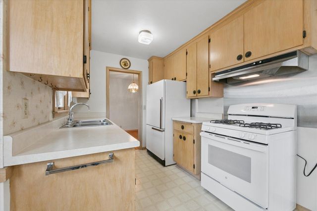 6400 Perry Avenue N, Brooklyn Center, MN 55429