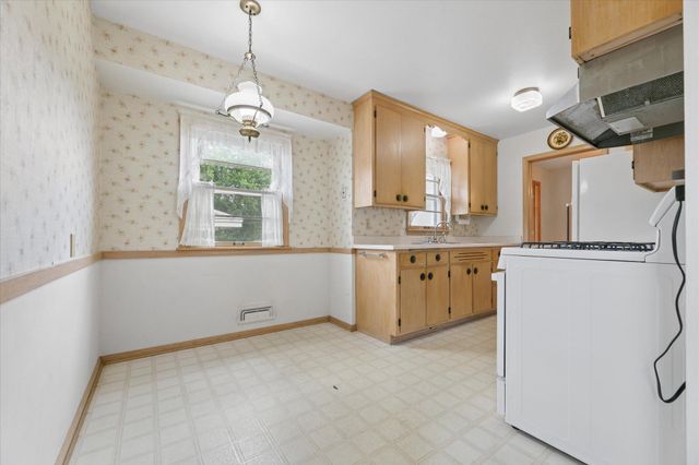 6400 Perry Avenue N, Brooklyn Center, MN 55429