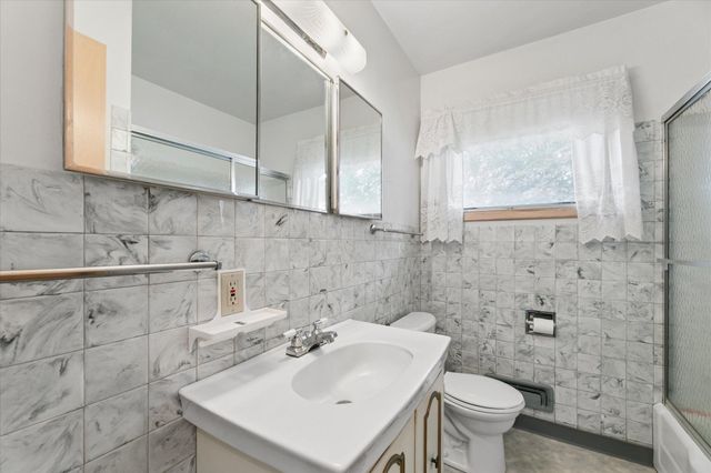 6400 Perry Avenue N, Brooklyn Center, MN 55429