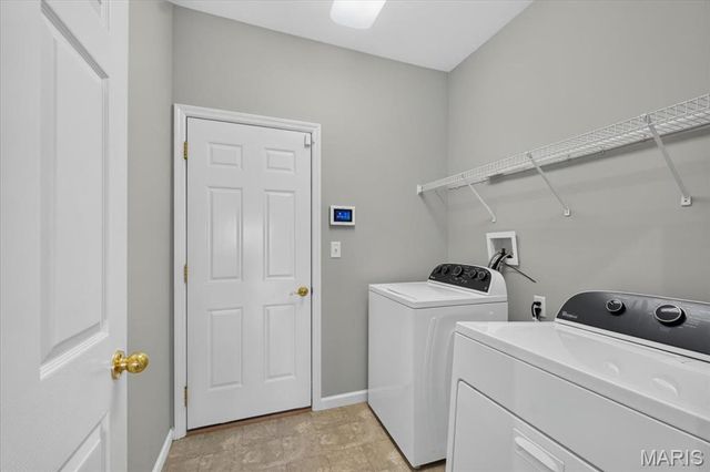922 Penny Lane, St Peters, MO 63376