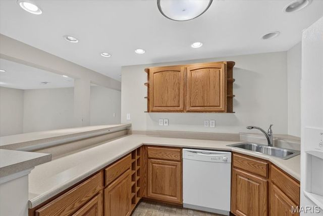 922 Penny Lane, St Peters, MO 63376