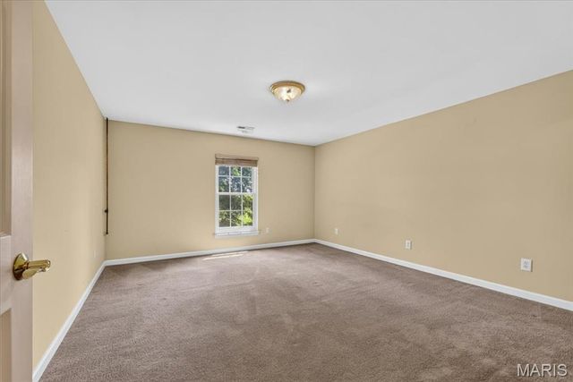 922 Penny Lane, St Peters, MO 63376