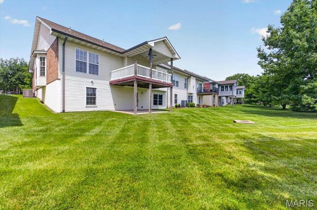 922 Penny Lane, St Peters, MO 63376