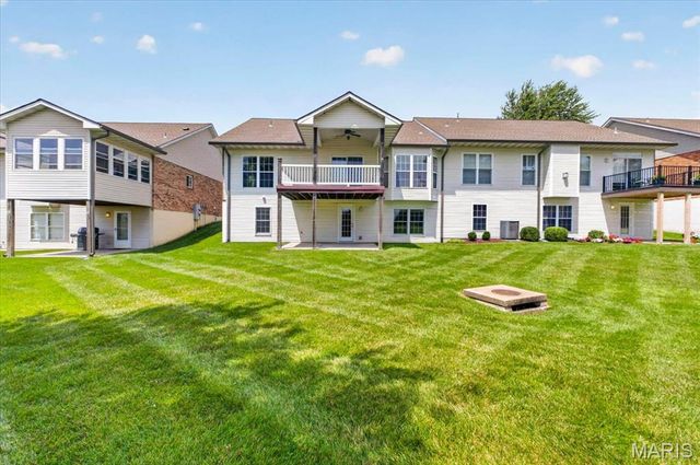 922 Penny Lane, St Peters, MO 63376
