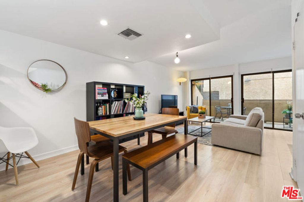 350 Burchett Street 101, Glendale, CA 91203