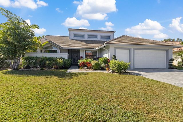10122 Canoe Brook Circle, Boca Raton, FL 33498