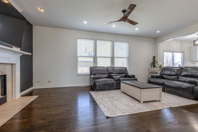 2212 Baxter Court, Elgin, IL 60123