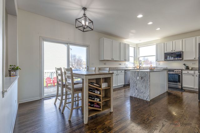 2212 Baxter Court, Elgin, IL 60123