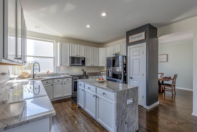 2212 Baxter Court, Elgin, IL 60123