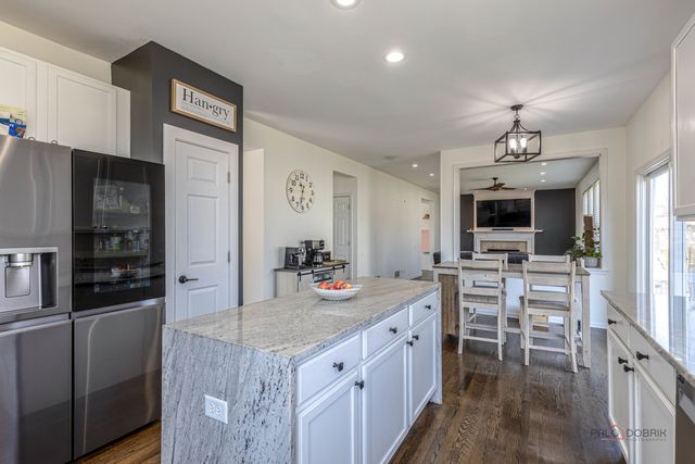 2212 Baxter Court, Elgin, IL 60123