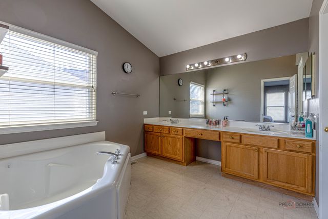 2212 Baxter Court, Elgin, IL 60123