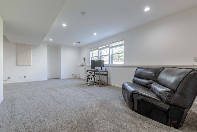 2212 Baxter Court, Elgin, IL 60123