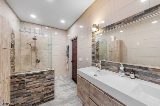 43 Brighton Ave, East Orange City, NJ 07017
