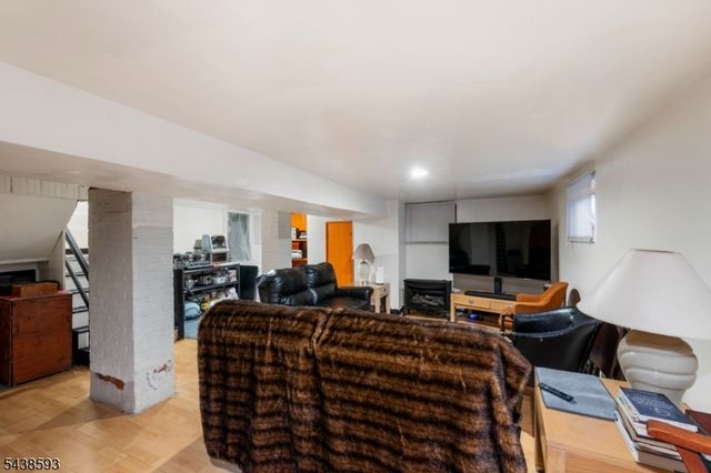 43 Brighton Ave, East Orange City, NJ 07017
