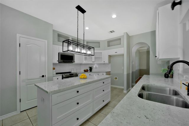 103 Sierra Ridge DR, San Marcos, TX 78666
