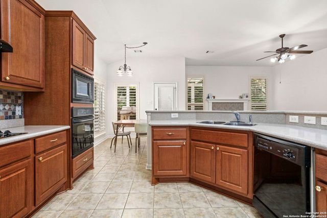 211 Aster Trail, San Antonio, TX 78256