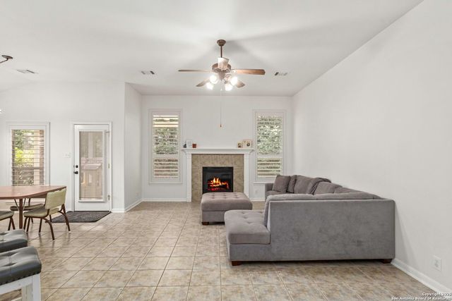 211 Aster Trail, San Antonio, TX 78256