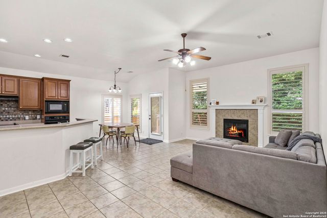 211 Aster Trail, San Antonio, TX 78256