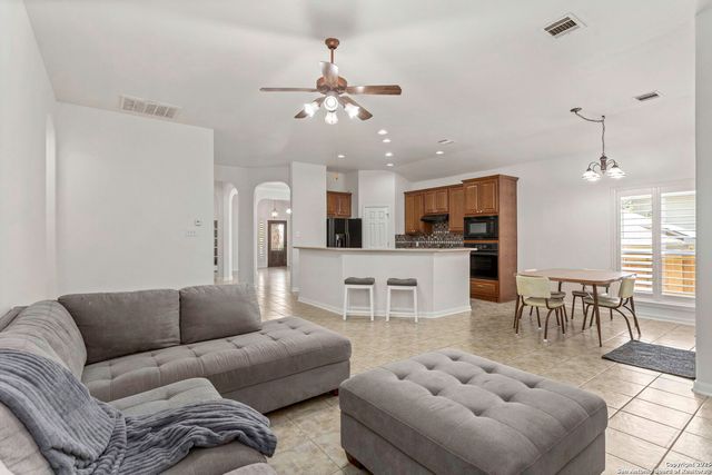 211 Aster Trail, San Antonio, TX 78256