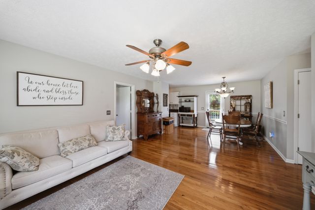 7464 Hoods Branch Rd, Springfield, TN 37172