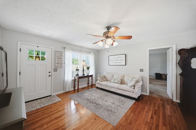 7464 Hoods Branch Rd, Springfield, TN 37172