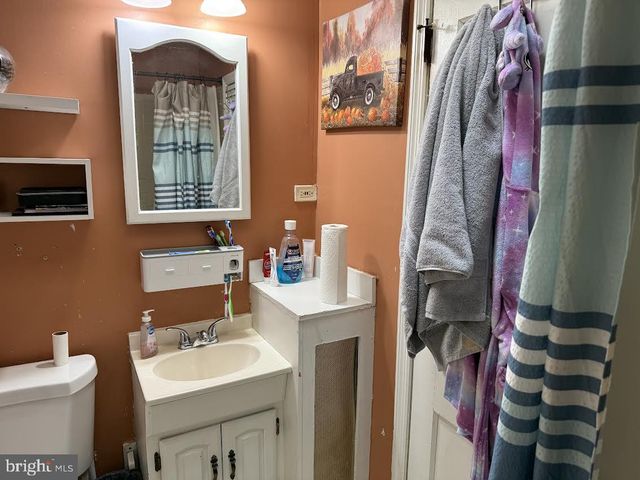 75 LAMPORT RD, Upper Darby, PA 19082