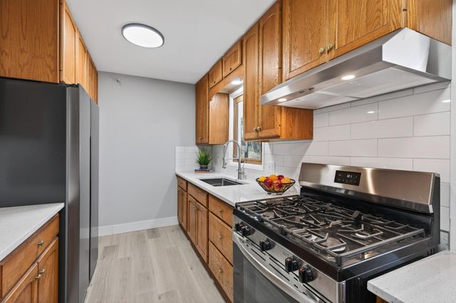 31 Demont Avenue E, Little Canada, MN 55117