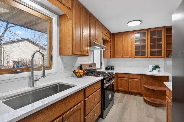 31 Demont Avenue E, Little Canada, MN 55117