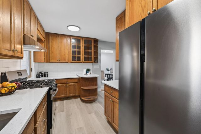 31 Demont Avenue E, Little Canada, MN 55117