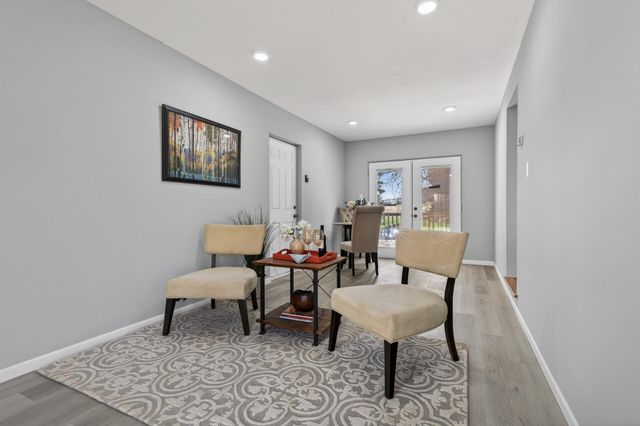 31 Demont Avenue E, Little Canada, MN 55117