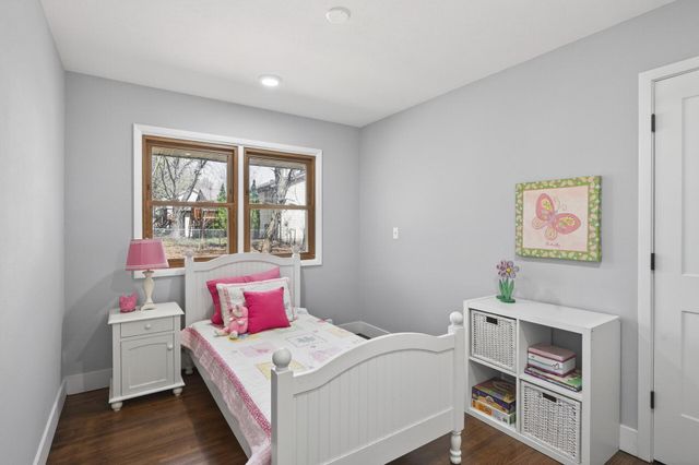 31 Demont Avenue E, Little Canada, MN 55117