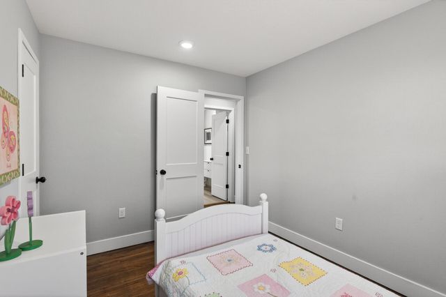 31 Demont Avenue E, Little Canada, MN 55117