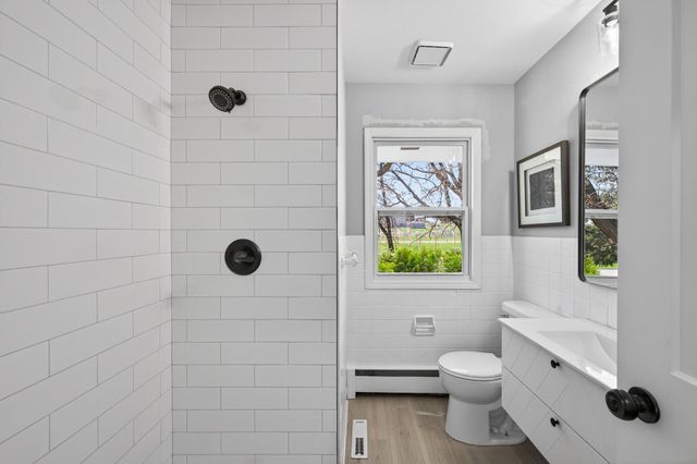 31 Demont Avenue E, Little Canada, MN 55117