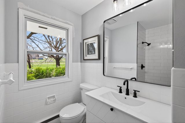 31 Demont Avenue E, Little Canada, MN 55117