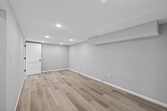 31 Demont Avenue E, Little Canada, MN 55117