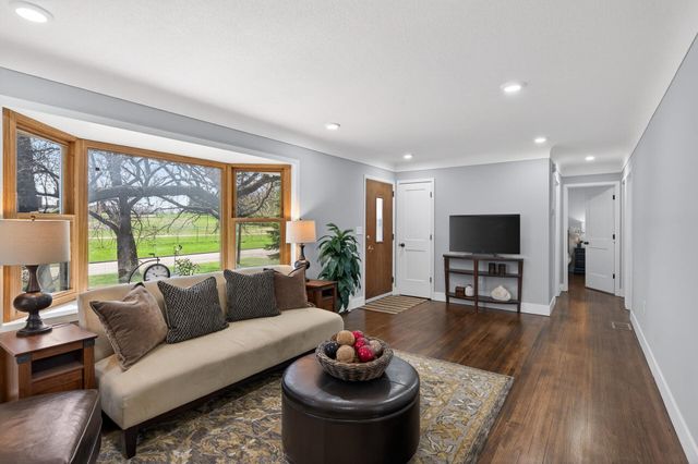 31 Demont Avenue E, Little Canada, MN 55117