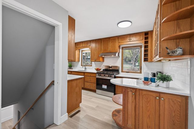 31 Demont Avenue E, Little Canada, MN 55117