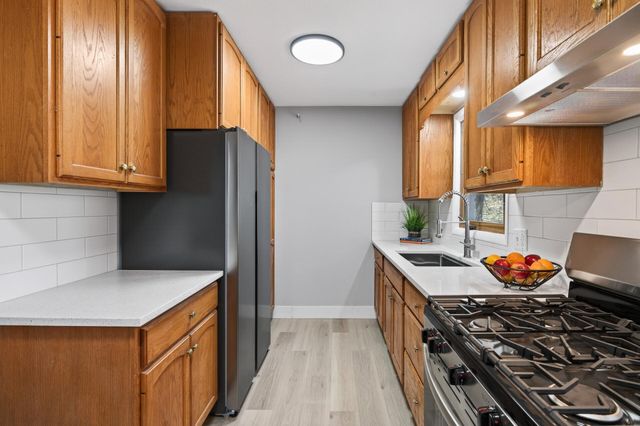 31 Demont Avenue E, Little Canada, MN 55117