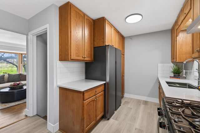 31 Demont Avenue E, Little Canada, MN 55117