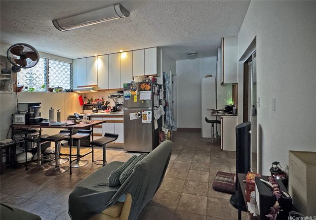 2528 Puaena Place, Honolulu, HI 96822