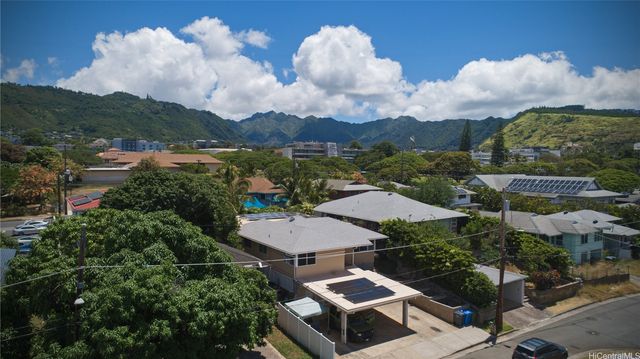 2528 Puaena Place, Honolulu, HI 96822