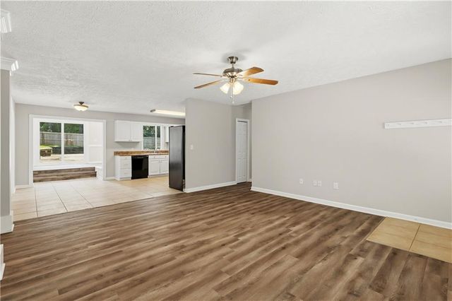 3733 Memorial Parkway NW, Kennesaw, GA 30152