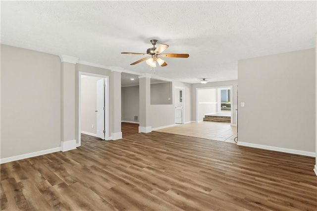 3733 Memorial Parkway NW, Kennesaw, GA 30152