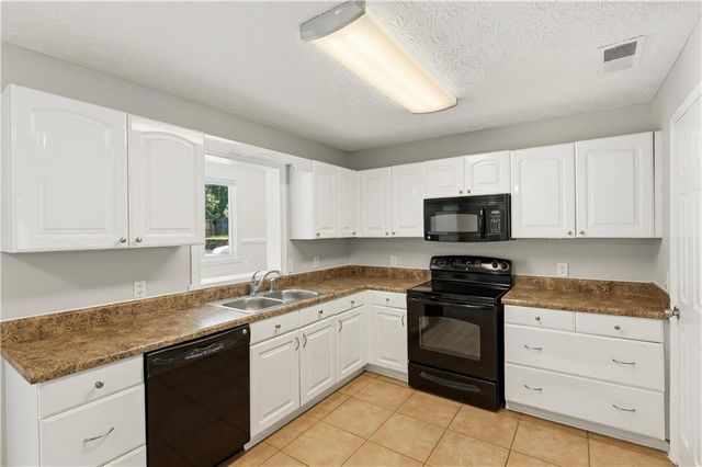 3733 Memorial Parkway NW, Kennesaw, GA 30152