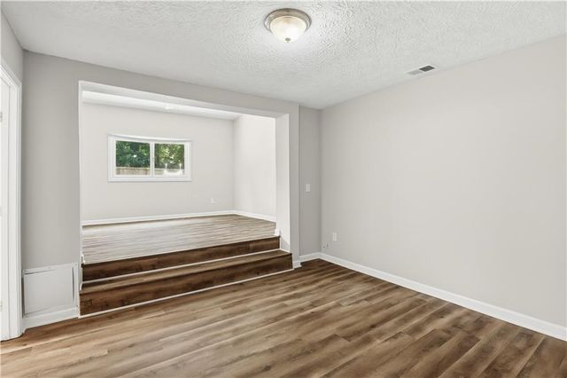 3733 Memorial Parkway NW, Kennesaw, GA 30152