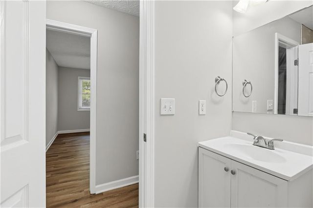 3733 Memorial Parkway NW, Kennesaw, GA 30152