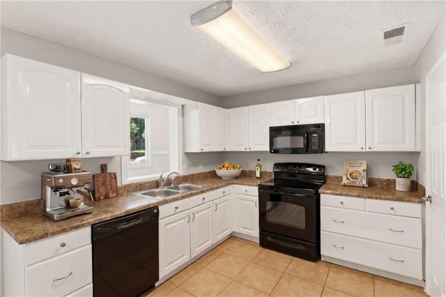 3733 Memorial Parkway NW, Kennesaw, GA 30152