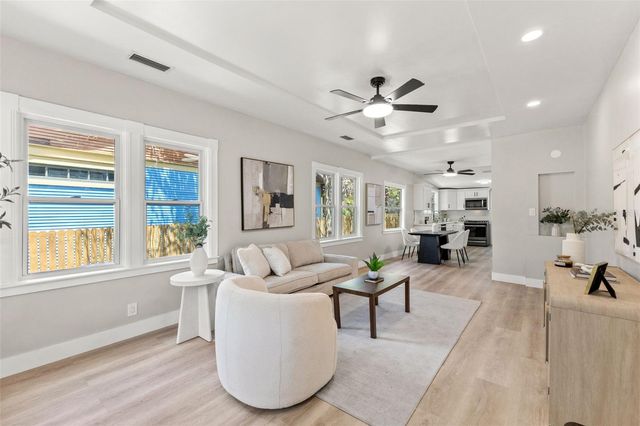 604 E LAMBRIGHT STREET, Tampa, FL 33604